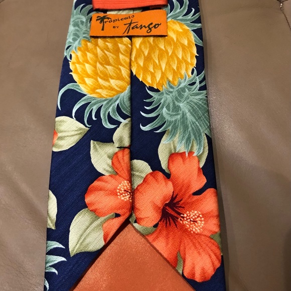 Tropical’s by Tango tie with pineapples & hibiscus - Picture 6 of 6